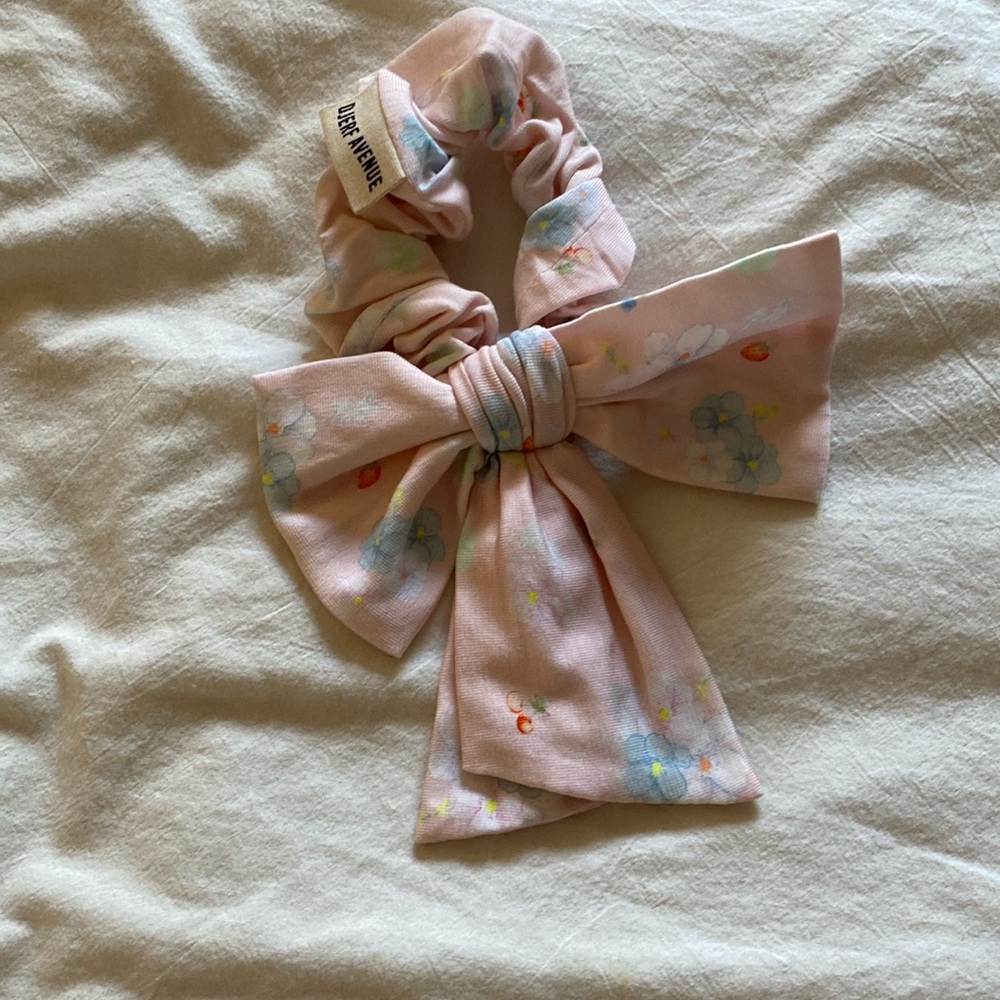 Djerf Avenue Go Slow Scrunchie summer isl